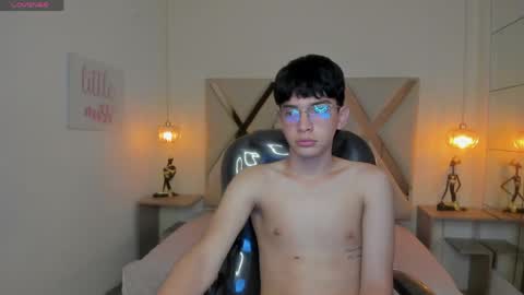 Snapshot of santitwinkyy chatting on 03.30.26 Santi online show from 03.30.26