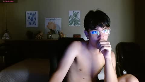 Snapshot of santitwinkyy chatting on 04.06.26 Santi online show from 04.06.26