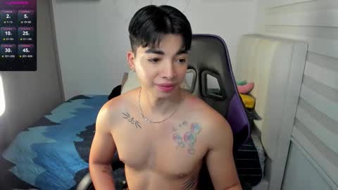 Snapshot of santy7u7 chatting on 10.21.25 Mr. Santiago online show from 10.21.25