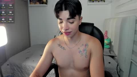 Snapshot of santy7u7 chatting on 11.18.25 Mr. Santiago online show from 11.18.25