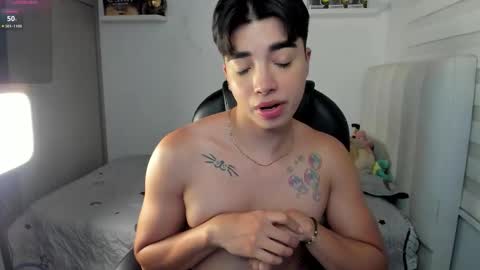 Snapshot of santy7u7 chatting on 11.20.25 Mr. Santiago online show from 11.20.25