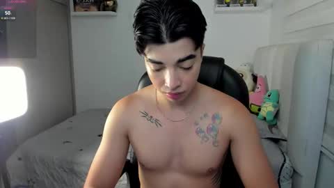 Snapshot of santy7u7 chatting on 11.23.25 Mr. Santiago online show from 11.23.25