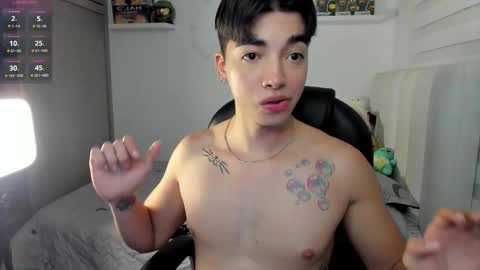 Snapshot of santy7u7 chatting on 11.26.25 Mr. Santiago online show from 11.26.25