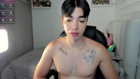 Snapshot of santy7u7 chatting on 11.28.25 Mr. Santiago online show from 11.28.25