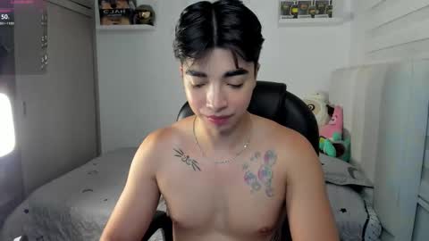 Snapshot of santy7u7 chatting on 11.29.25 Mr. Santiago online show from 11.29.25