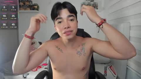 Snapshot of santy7u7 chatting on 04.30.26 Mr. Santiago online show from 04.30.26