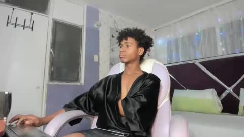 Snapshot of santy_bigcock_01 chatting on 03.18.26 santy online show from 03.18.26