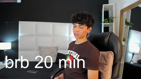 Snapshot of santy_carrington chatting on 12.16.24 Santiago Carrington online show from 12.16.24