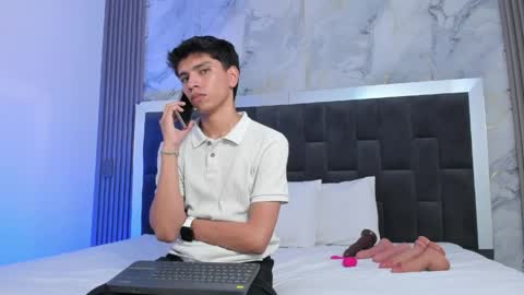 Santiago Carrington online show from 04.14.26