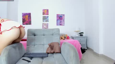 Snapshot of saori_022 chatting on 10.01.25 saori_022 online show from 10.01.25