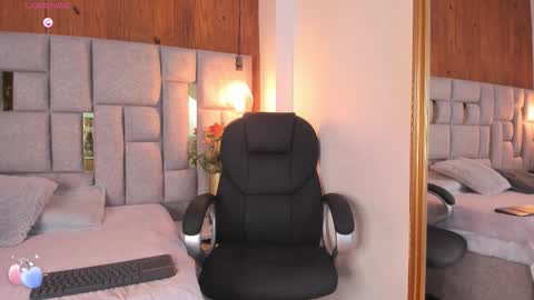 Snapshot of saori_newman chatting on 10.17.25 Saori online show from 10.17.25