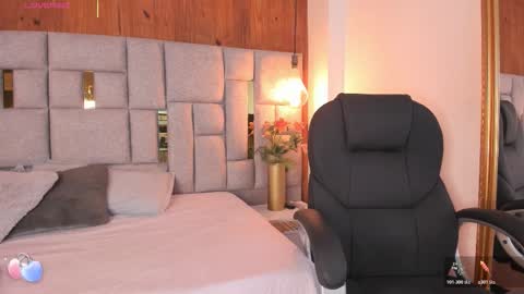 Snapshot of saori_newman chatting on 10.22.25 Saori online show from 10.22.25