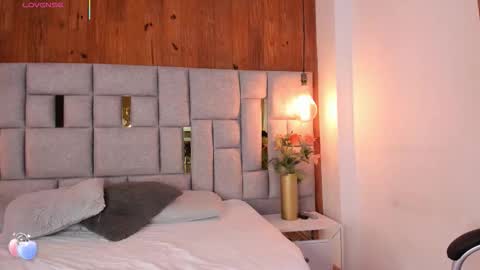 Snapshot of saori_newman chatting on 10.23.25 Saori online show from 10.23.25