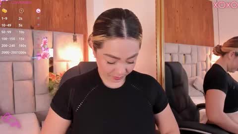 Snapshot of saori_newman chatting on 11.04.25 Saori online show from 11.04.25