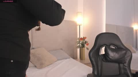 Snapshot of saori_newman chatting on 11.08.25 Saori online show from 11.08.25