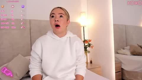 Snapshot of saori_newman chatting on 11.13.25 Saori online show from 11.13.25