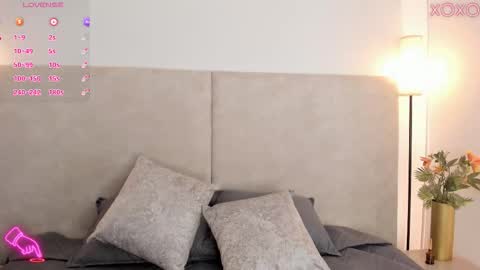 Snapshot of saori_newman chatting on 11.18.25 Saori online show from 11.18.25