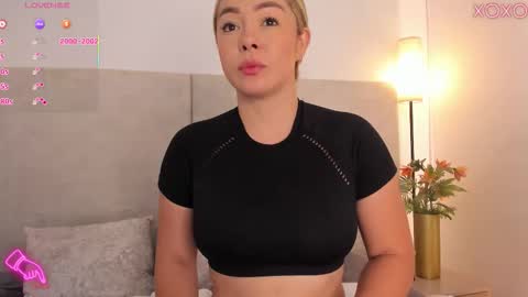 Snapshot of saori_newman chatting on 11.20.25 Saori online show from 11.20.25