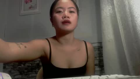 Snapshot of sapphire_amora chatting on 10.08.25 sapphire_amora online show from 10.08.25