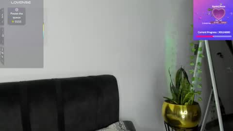 Snapshot of sapphire_fire chatting on 11.30.25 steph online show from 11.30.25