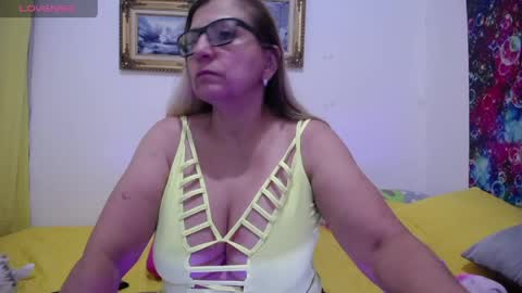 Snapshot of sara211 chatting on 05.20.26 sara online show from 05.20.26