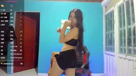 Snapshot of sara_221 chatting on 10.27.25 Sara online show from 10.27.25