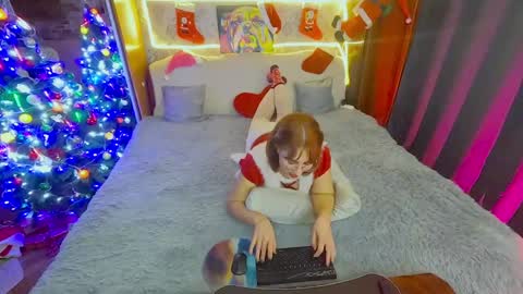 Snapshot of sara__foxy chatting on 12.28.24 sara foxy online show from 12.28.24