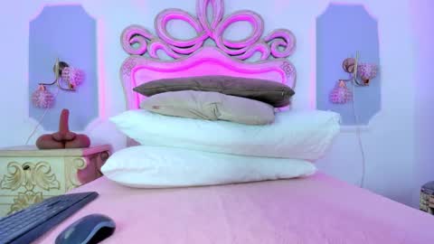 Sara online show from 12.23.25