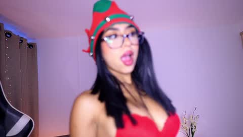 Snapshot of sara_albrecht chatting on 12.24.24 Sara online show from 12.24.24