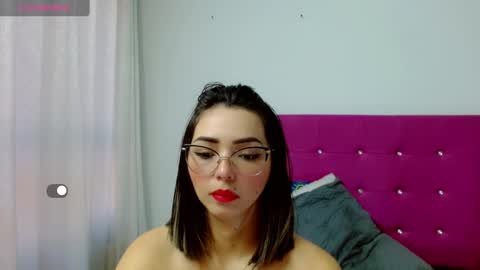 Snapshot of sara_arias00 chatting on 09.23.25 Sara online show from 09.23.25