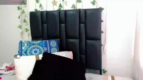 Snapshot of sara_arias00 chatting on 09.29.25 Sara online show from 09.29.25