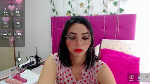 Snapshot of sara_arias00 chatting on 10.13.25 Sara online show from 10.13.25