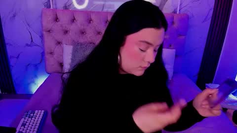 SARA ARIAS  online show from 11.22.25