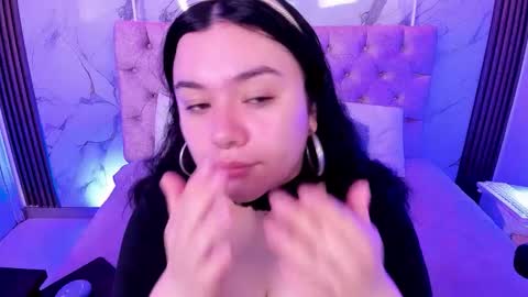 SARA ARIAS  online show from 11.24.25