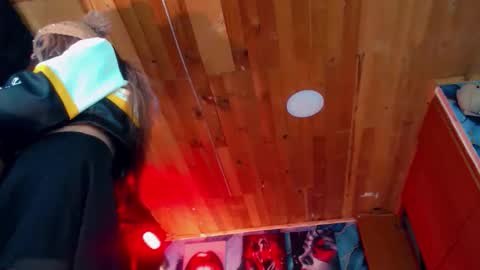 sara_buck online show from 04.15.26