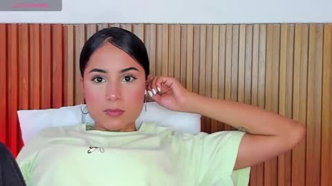 Snapshot of sara_castro24 chatting on 12.16.24 Sara online show from 12.16.24