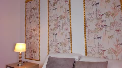 Snapshot of sara_castro24 chatting on 10.24.25 Sara online show from 10.24.25