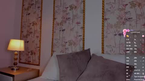 Snapshot of sara_castro24 chatting on 11.15.25 Sara online show from 11.15.25