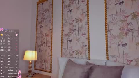 Snapshot of sara_castro24 chatting on 11.28.25 Sara online show from 11.28.25