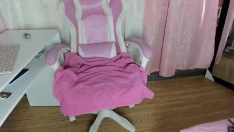 Snapshot of sara_cloudy chatting on 11.10.25 Sara online show from 11.10.25