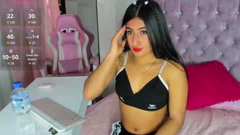 Snapshot of sara_cloudy chatting on 11.20.25 Sara online show from 11.20.25