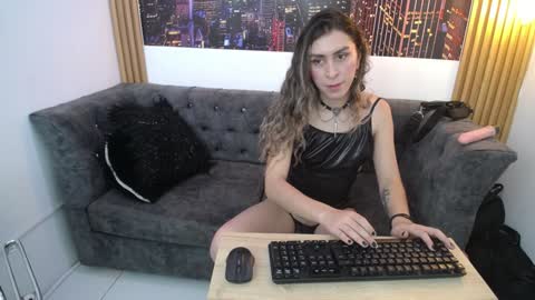 Snapshot of sara_davina chatting on 02.04.25 Sara Davina online show from 02.04.25
