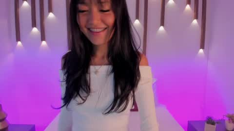 Snapshot of sara_gwen chatting on 01.05.25 S A R A online show from 01.05.25