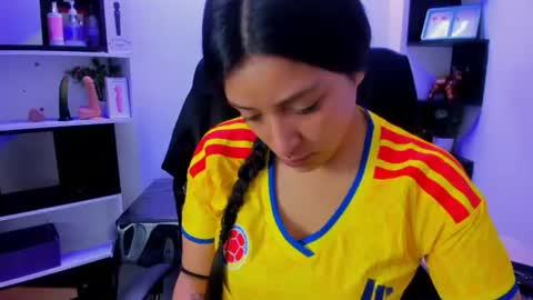 Snapshot of sara_honny chatting on 06.23.26 sara_honny online show from 06.23.26