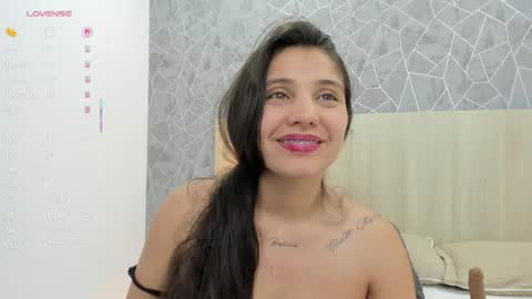 Snapshot of sara_melo1 chatting on 05.28.26 Sara Melo online show from 05.28.26