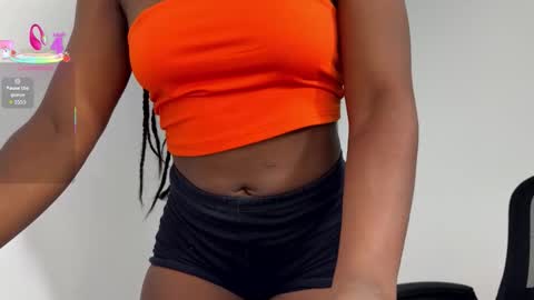 Snapshot of sara_muscle chatting on 02.07.26 Sara online show from 02.07.26