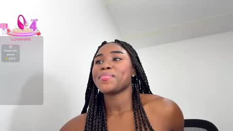 Snapshot of sara_muscle chatting on 02.12.26 Sara online show from 02.12.26