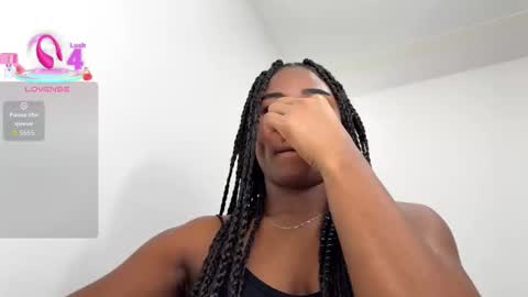 Snapshot of sara_muscle chatting on 02.16.26 Sara online show from 02.16.26