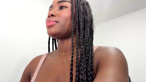 Snapshot of sara_muscle chatting on 02.25.26 Sara online show from 02.25.26