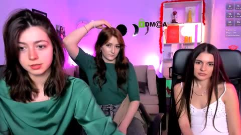 Snapshot of sara_muse1 chatting on 04.07.26 Sara online show from 04.07.26